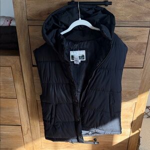 American Eagle Outfitters Black Puffer Vest